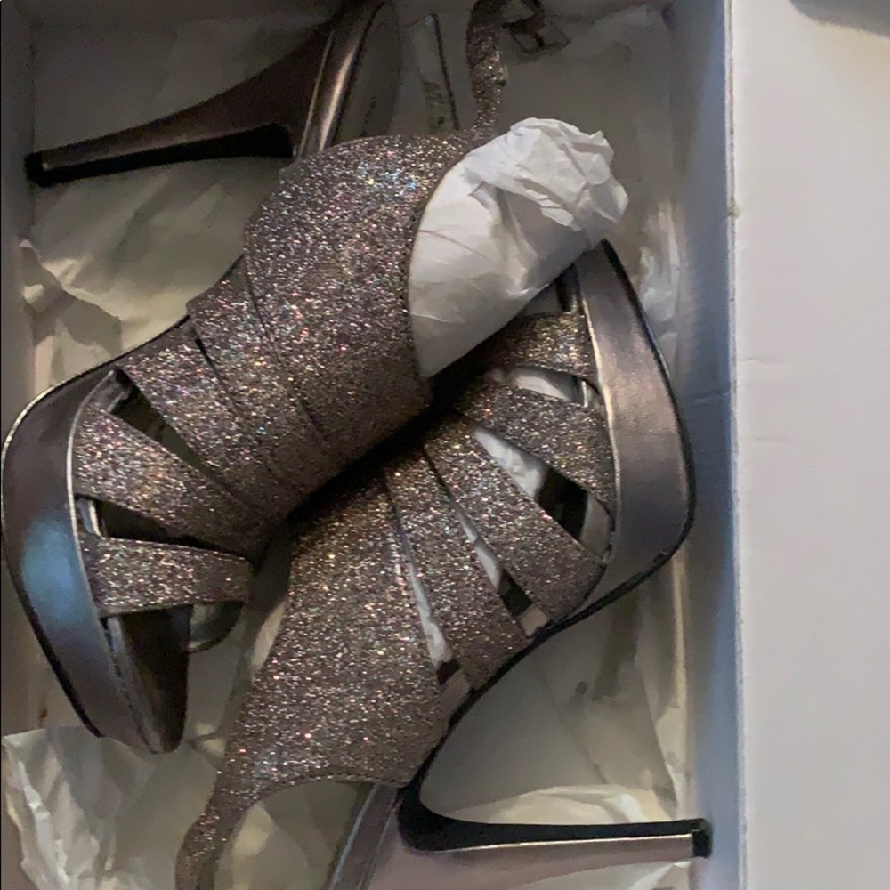 Shoes - Picture 5 of 5